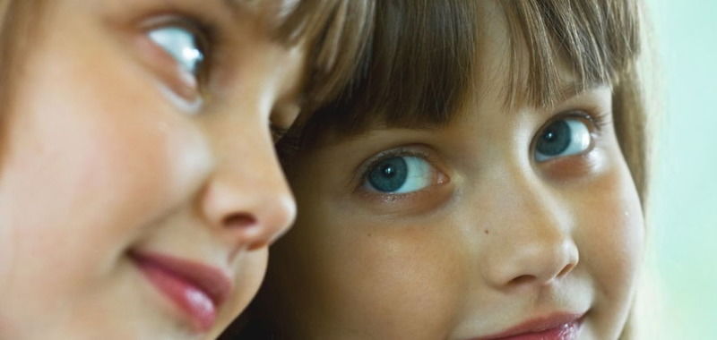 niña espejo ojos mirada